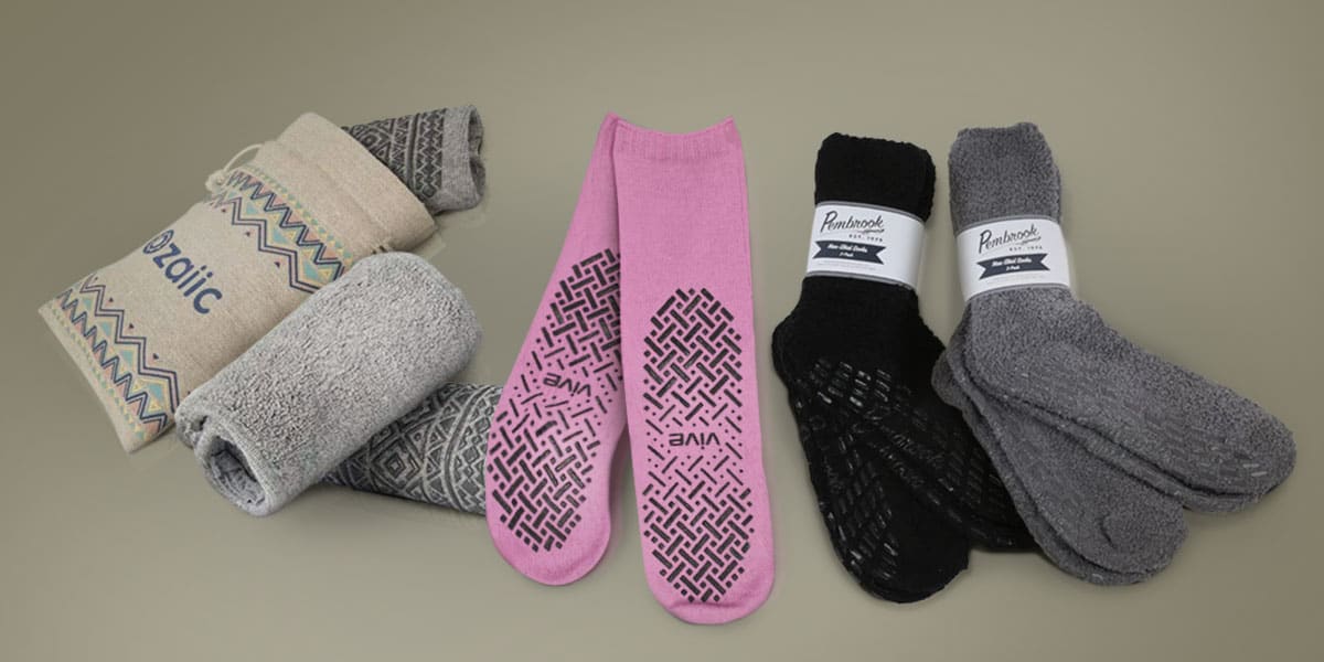  Pembrook Yoga Socks with Grips for Men - 4 Pairs Unisex Non  Slip Socks Mens, Socks with Grippers for Men